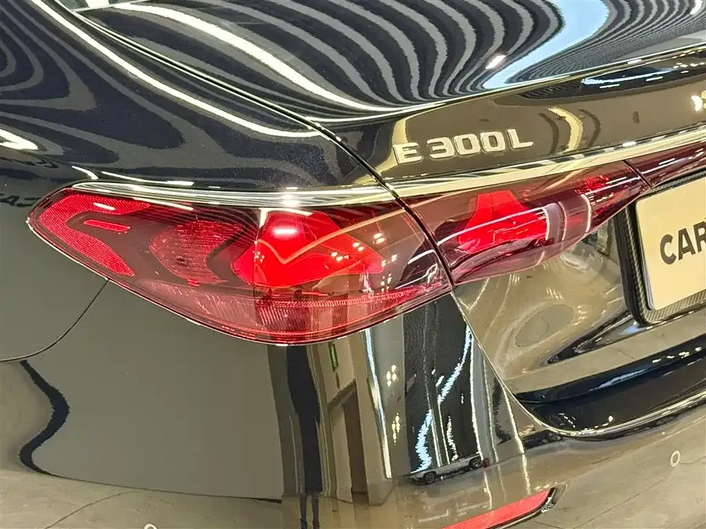 Mercedes-Benz E-Class — фото 10