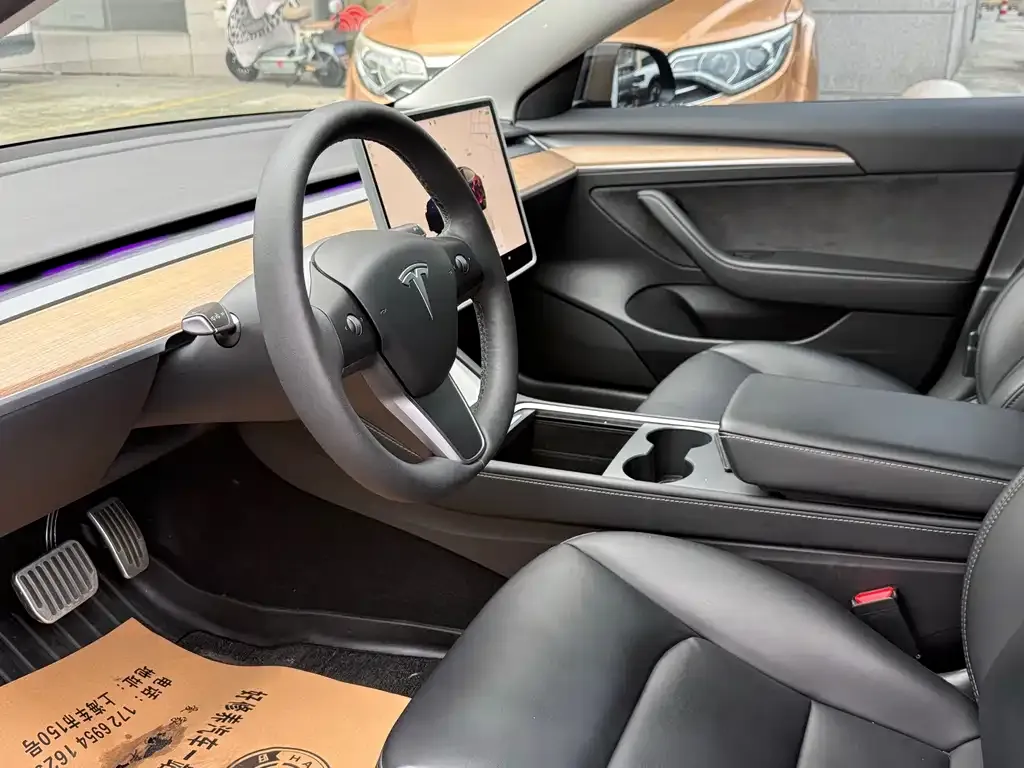 Tesla Model 3 — фото 7