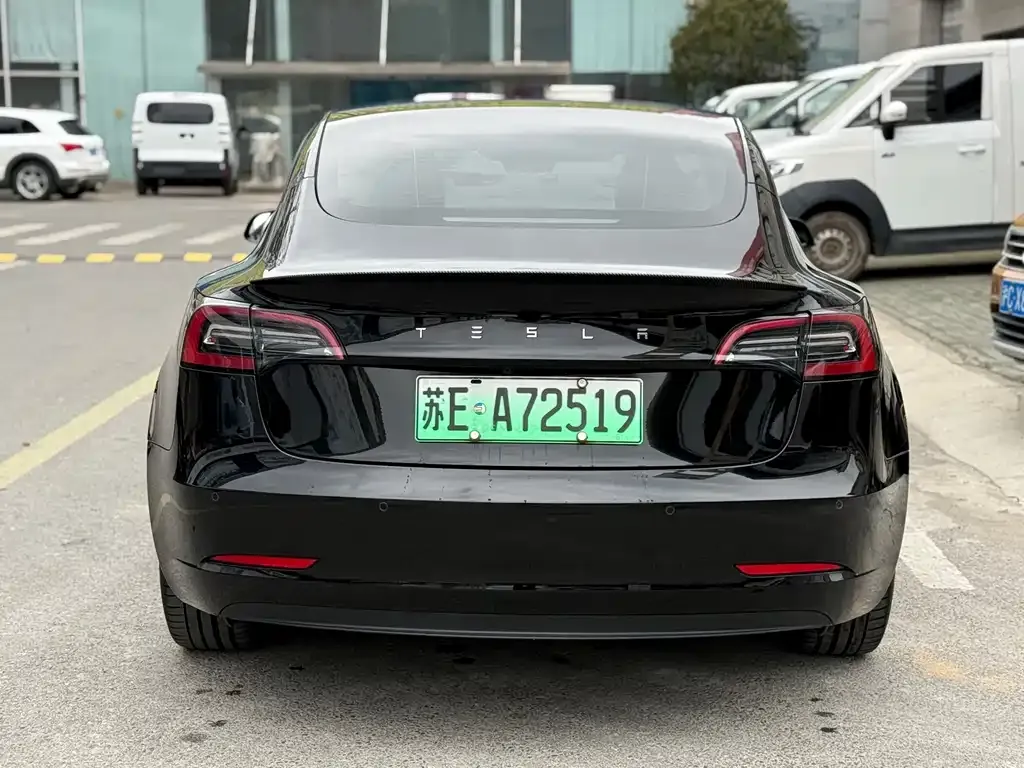 Tesla Model 3 — фото 3