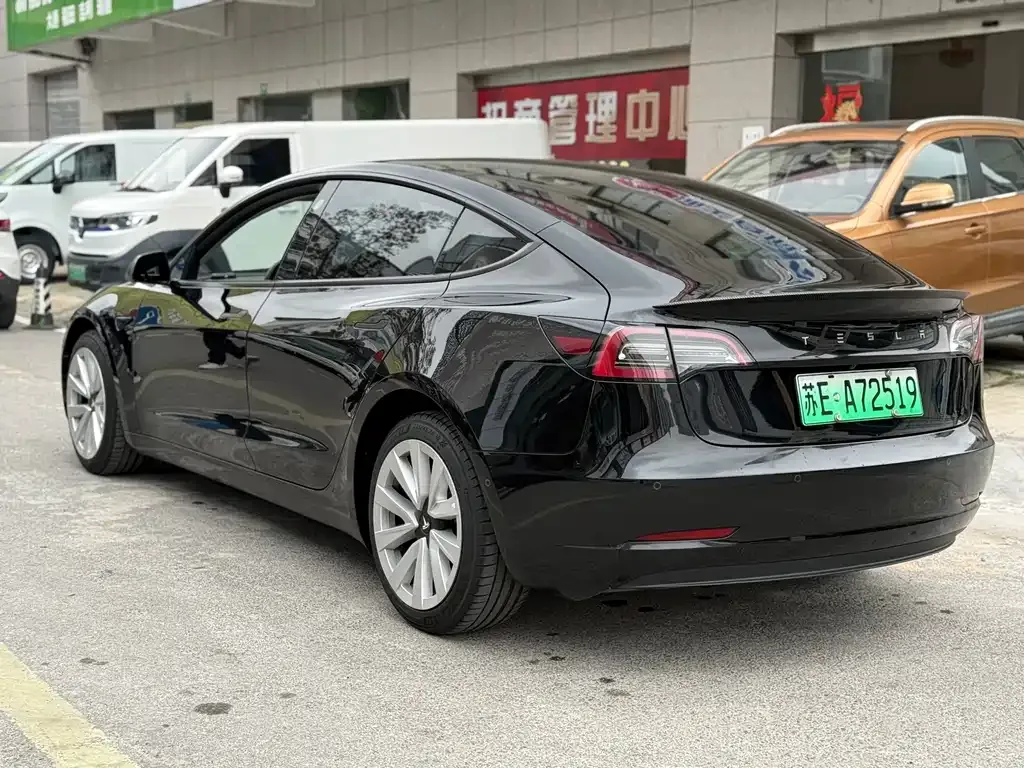 Tesla Model 3 — фото 9