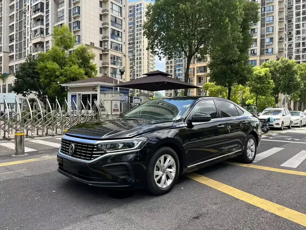 Volkswagen Passat — фото 1