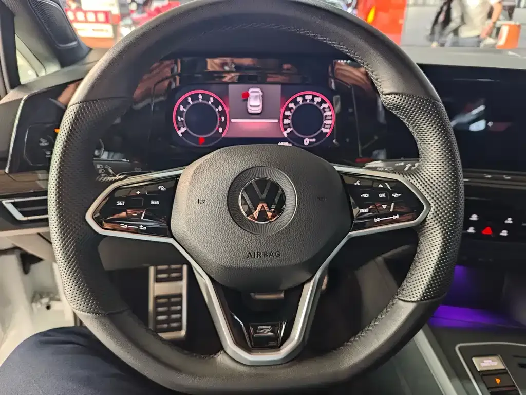 Volkswagen Golf 2024 из CN, фото 4