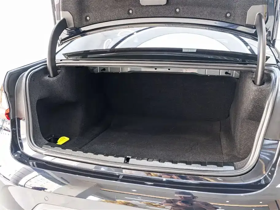 BMW 3 Series 2024 из CN, фото 8