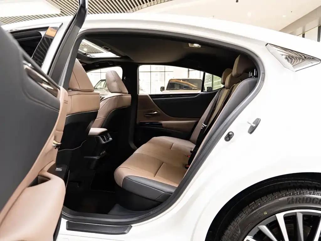 Lexus ES 2023 из CN, фото 9