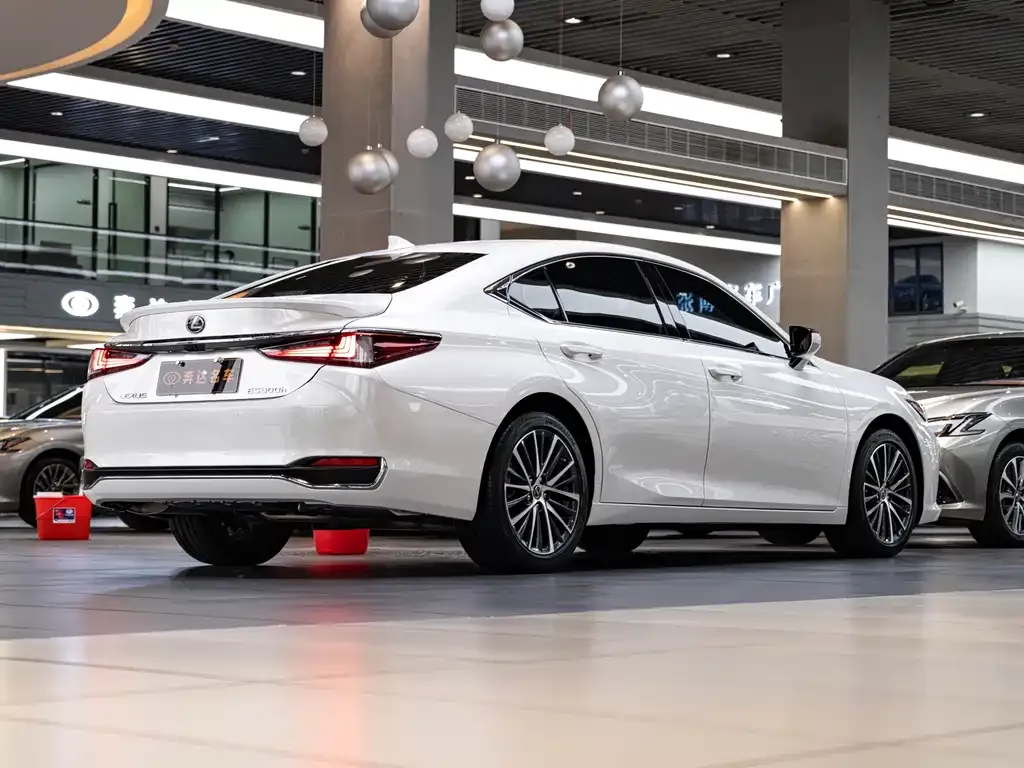 Lexus ES 2023 из CN, фото 3