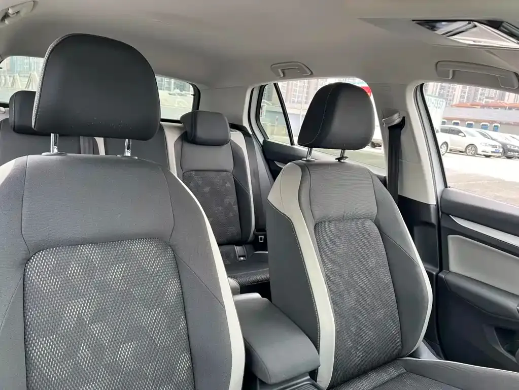 Volkswagen Golf 2021 из CN, фото 7
