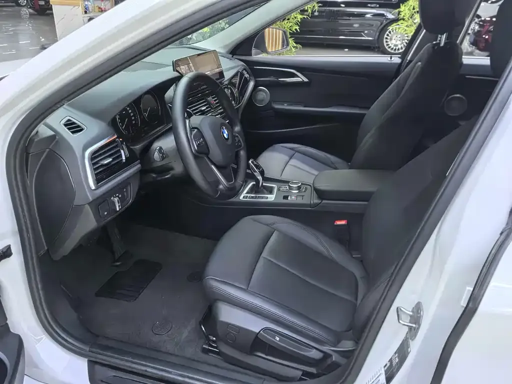 BMW 1 Series 2023 из CN, фото 7