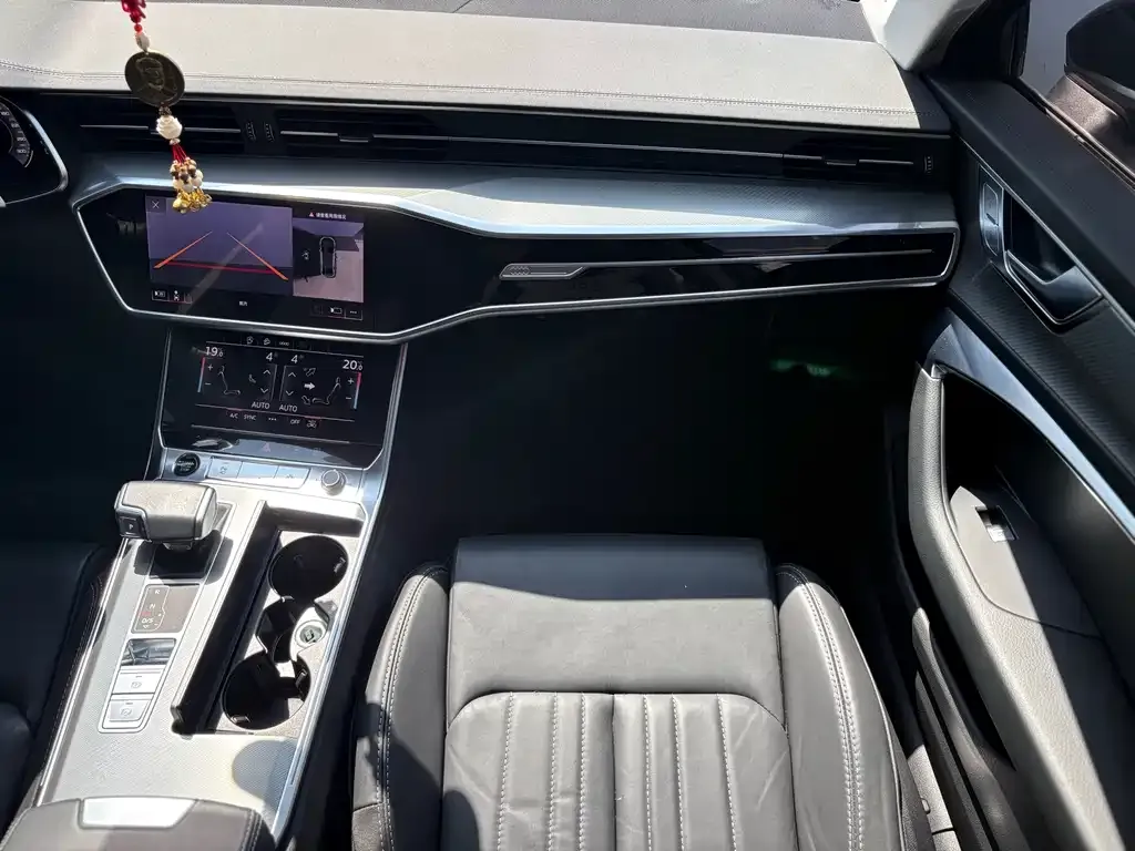 Audi A6L 2023 из CN, фото 6