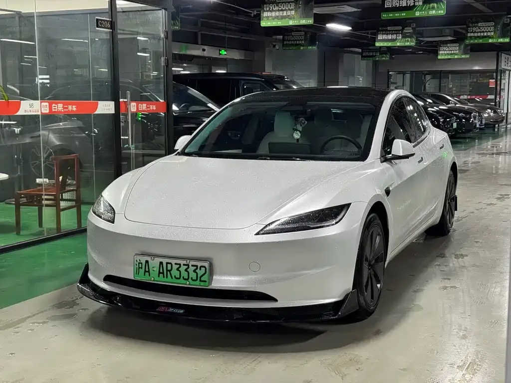 Tesla Model 3 — фото 1