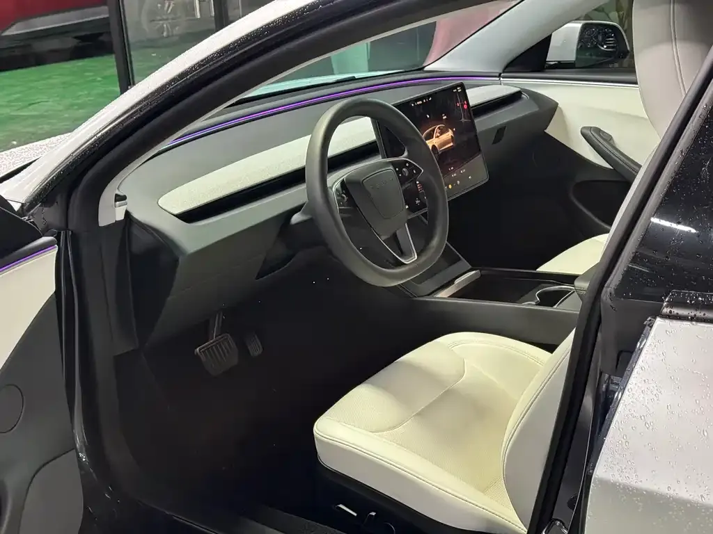 Tesla Model 3 — фото 9