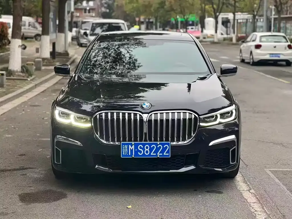 BMW 7 Series — фото 1