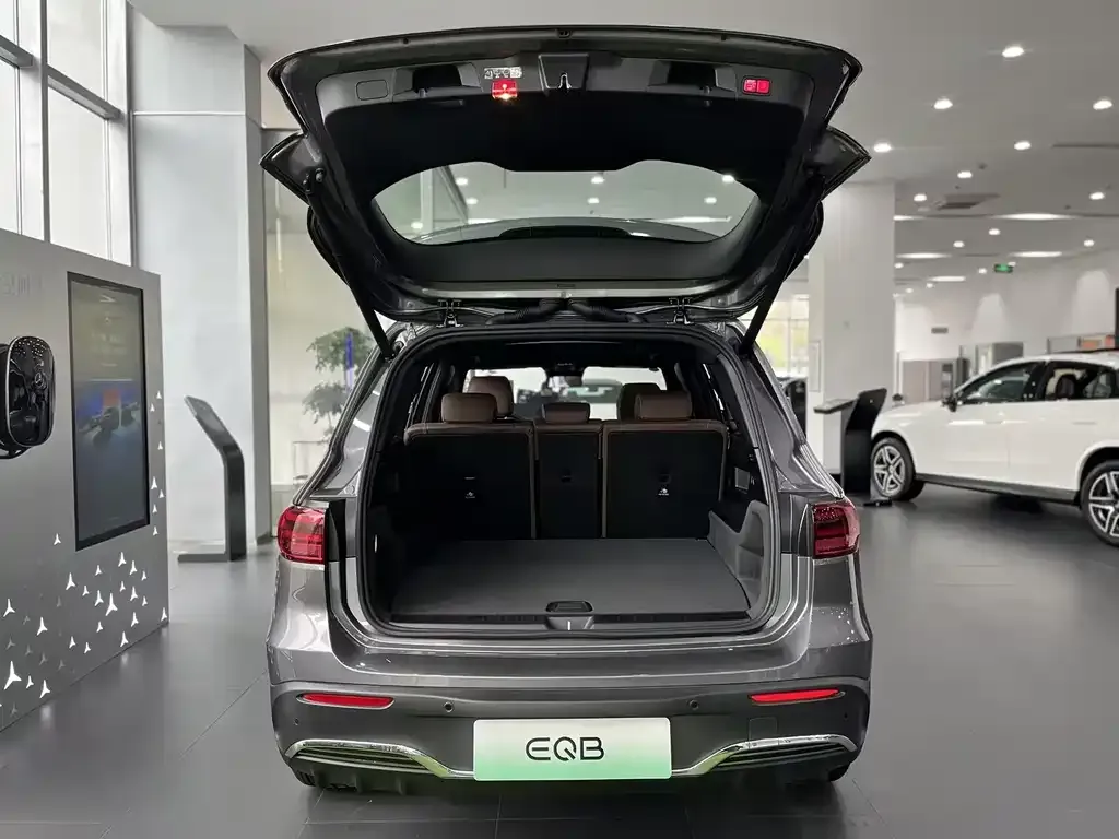 Mercedes-Benz EQB — фото 10