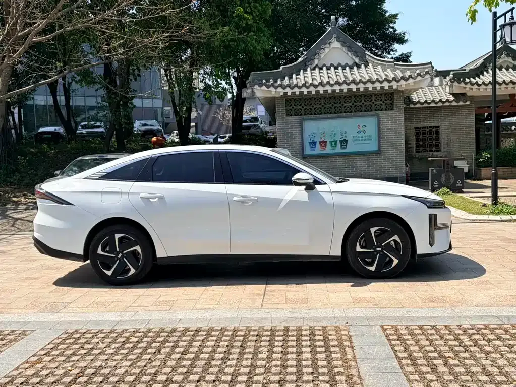 Geely Galaxy L6 — фото 10