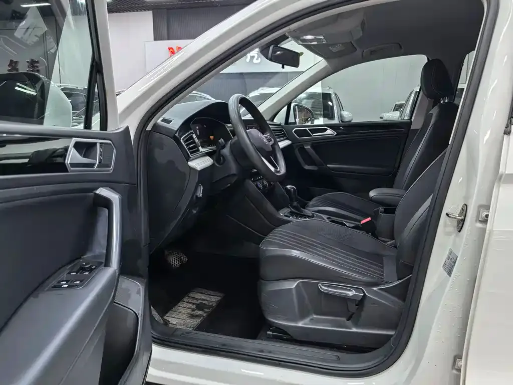 Volkswagen Tiguan L 2022 из CN, фото 4