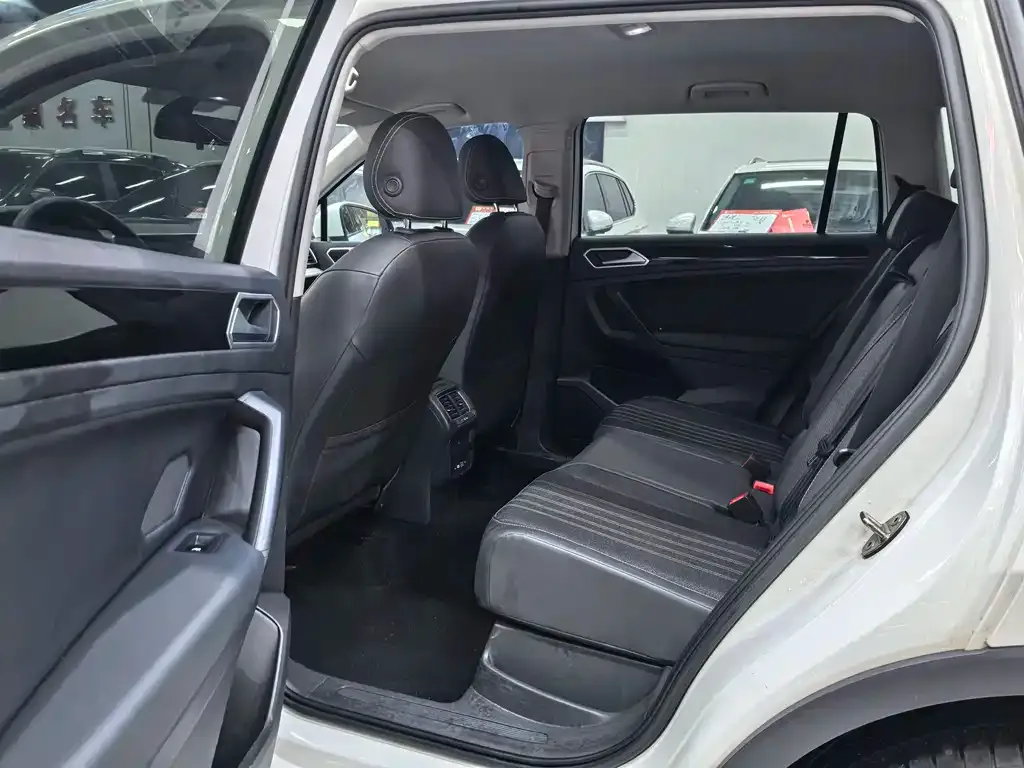 Volkswagen Tiguan L 2022 из CN, фото 3