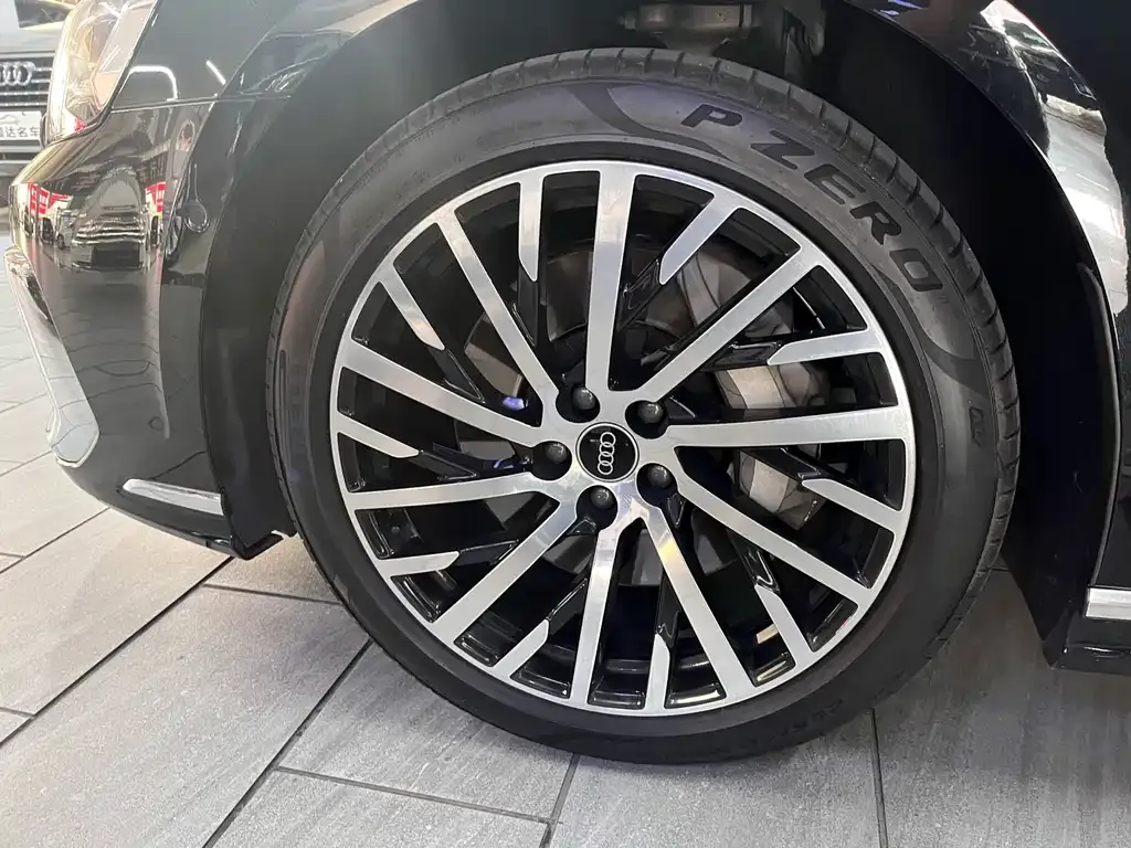 Audi A8 2022 из CN, фото 2