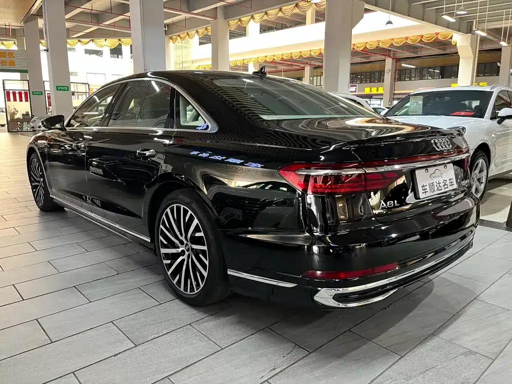 Audi A8 2022 из CN, фото 6