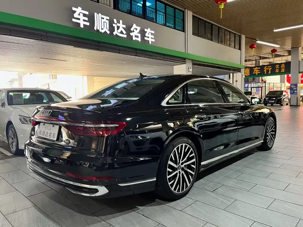 Audi A8 2022 из CN, фото 4