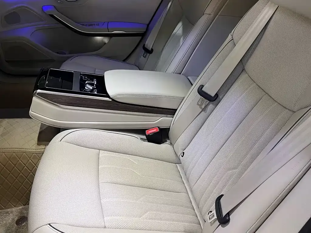 Audi A8 2022 из CN, фото 3