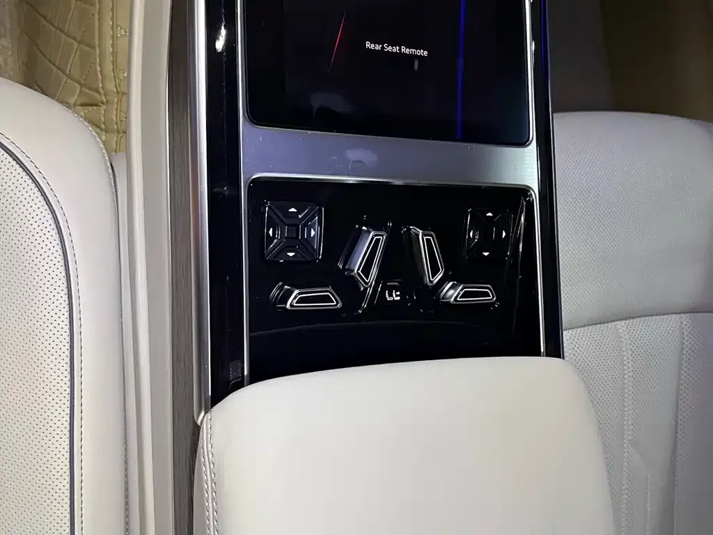 Audi A8 2022 из CN, фото 5