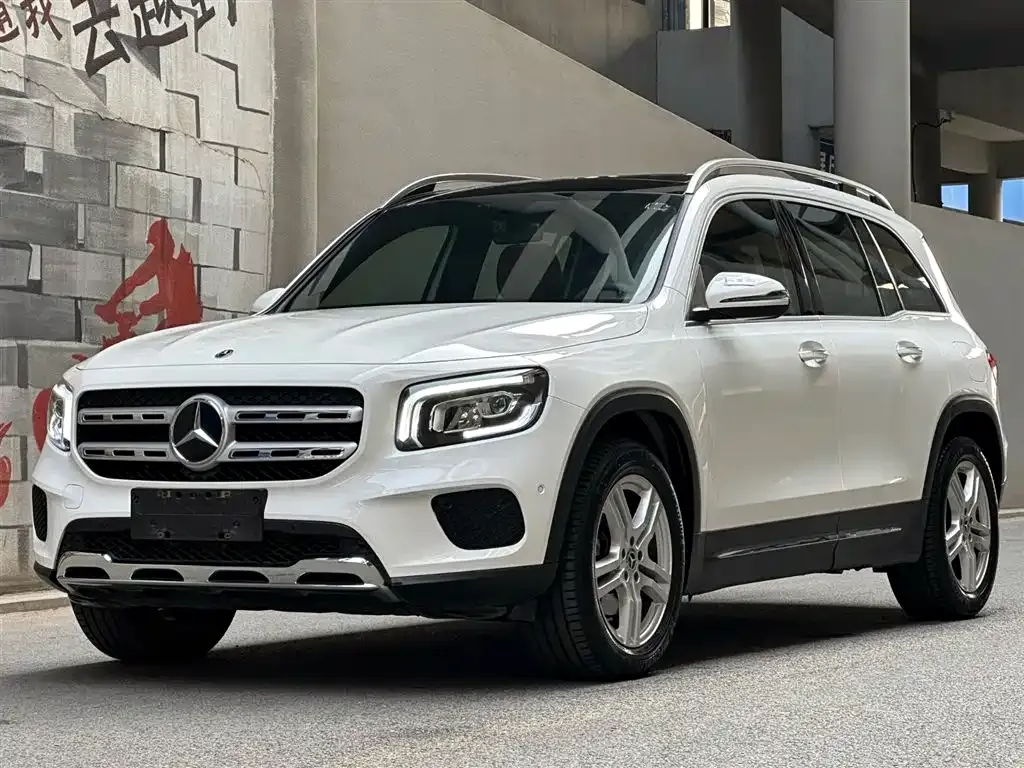 Mercedes-Benz GLB — фото 1