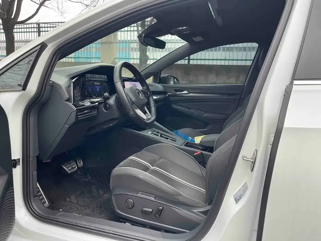 Volkswagen Golf 2022 из CN, фото 5