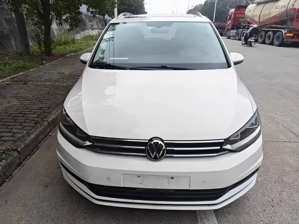Volkswagen Touran 2022 из CN, фото 1