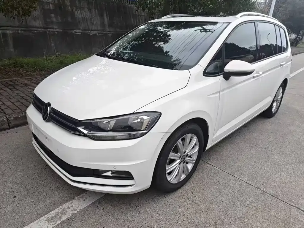Volkswagen Touran 2022 из CN, фото 10