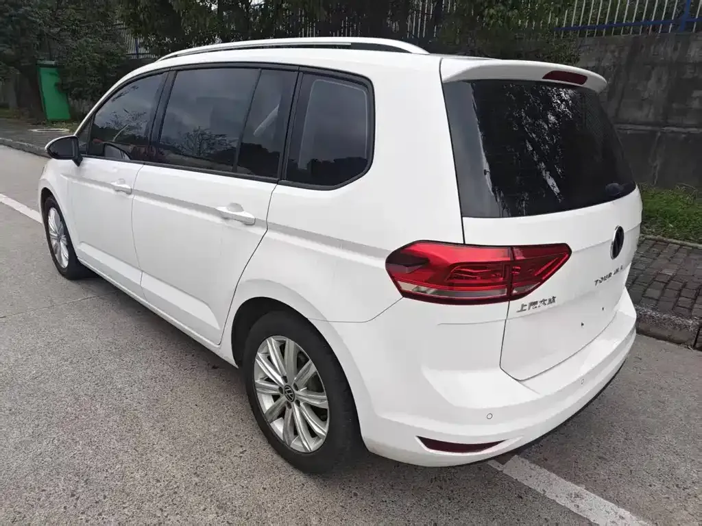 Volkswagen Touran 2022 из CN, фото 7