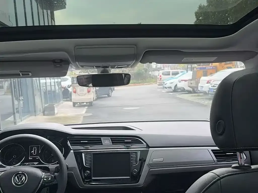 Volkswagen Touran 2022 из CN, фото 2