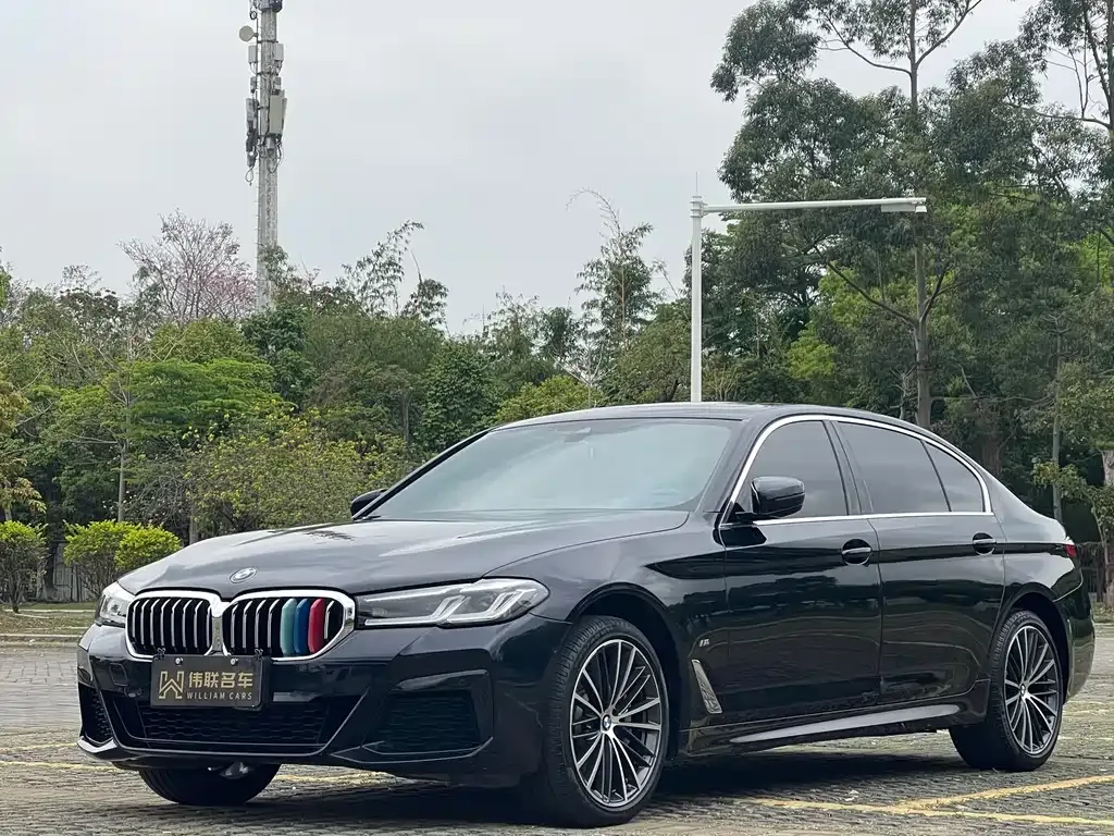 BMW 5 Series — фото 1