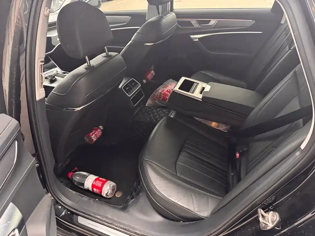 Audi A6L 2023 из CN, фото 4