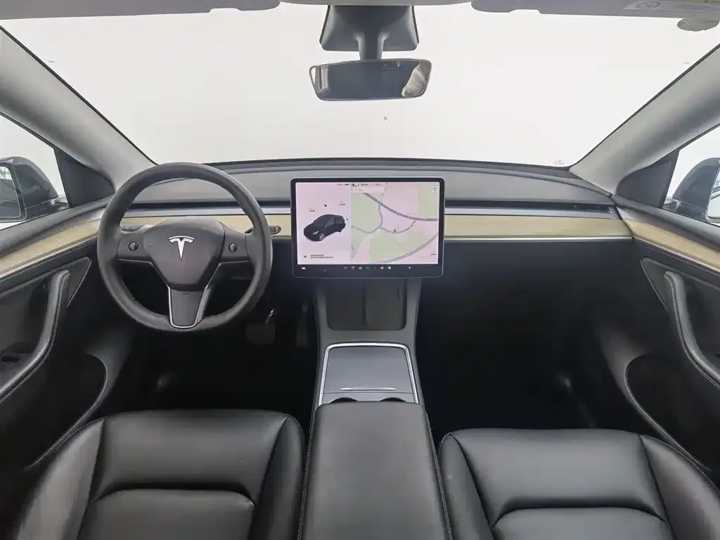 Tesla Model Y — фото 9