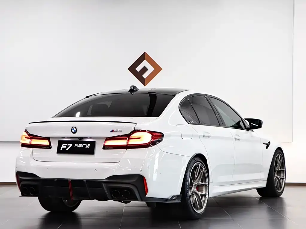 BMW M5 — фото 6