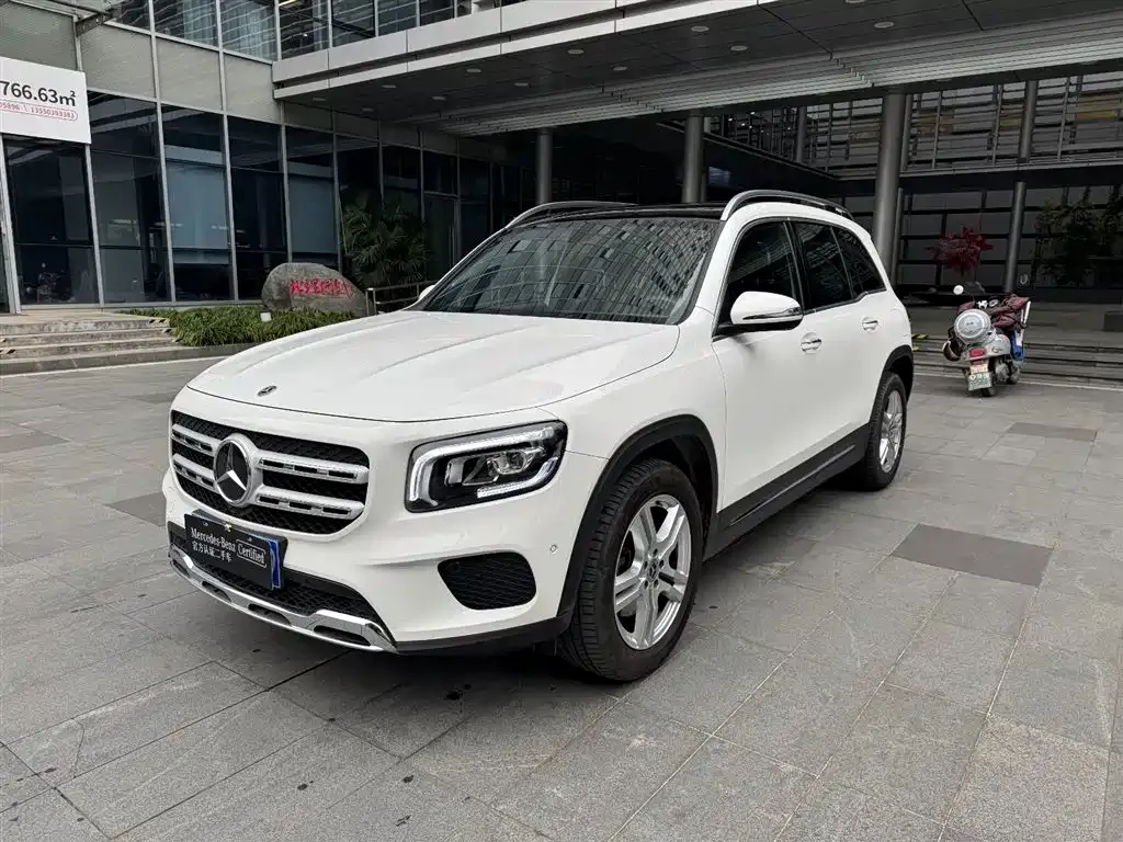 Mercedes-Benz GLB — фото 1