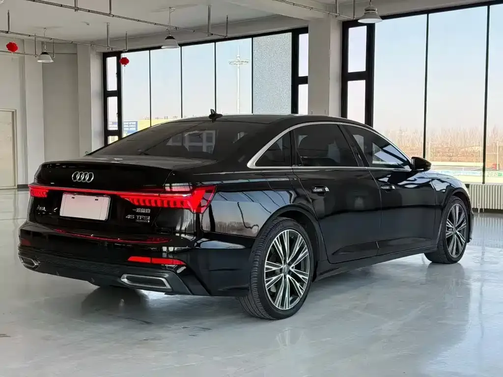 Audi A6L — фото 9
