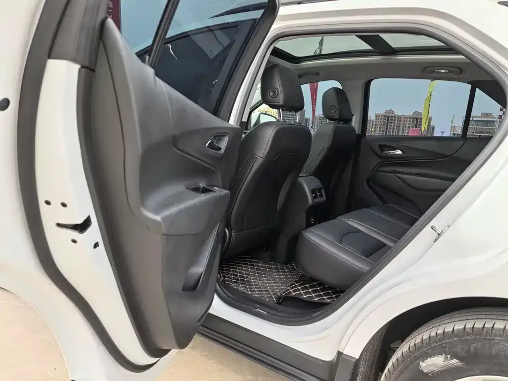 Chevrolet Equinox 2022 из CN, фото 2