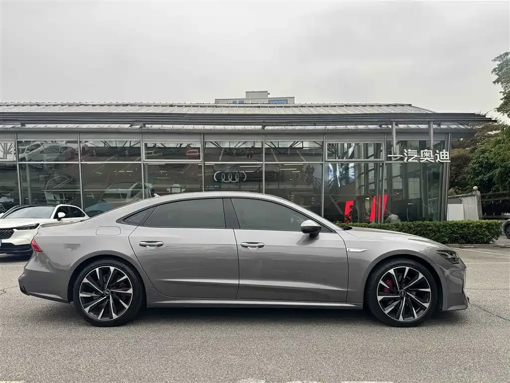 Audi A7L — фото 9
