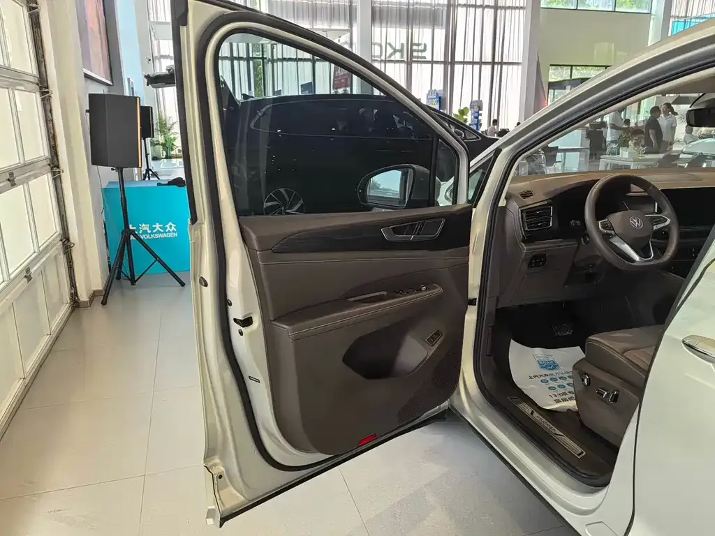 Volkswagen Viloran 2023 из CN, фото 2