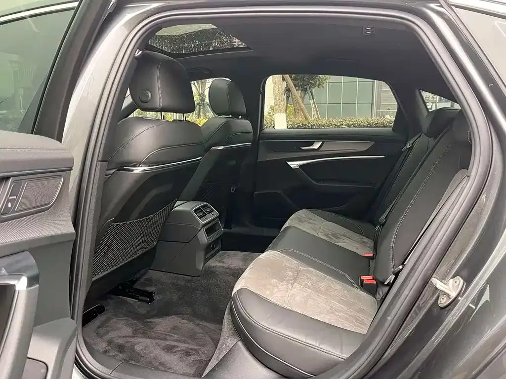 Audi A6L 2022 из CN, фото 6