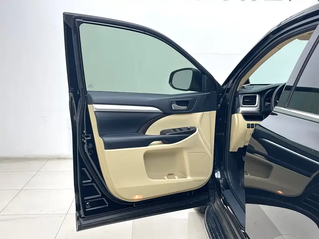Toyota Highlander 2021 из CN, фото 2
