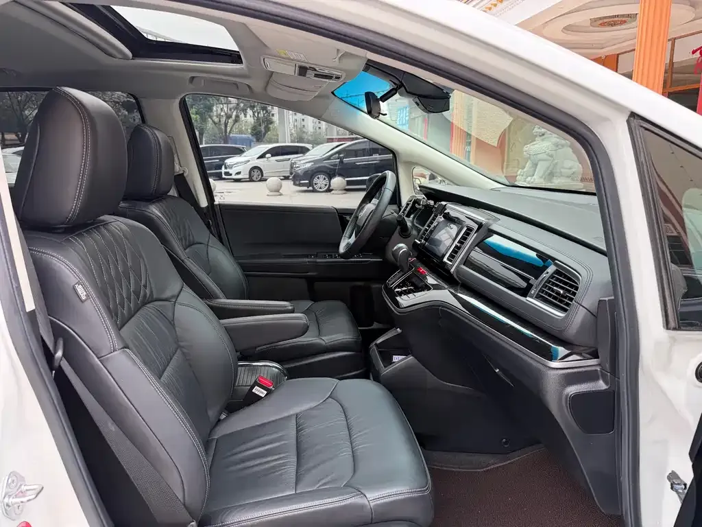 Honda Elysion 2021 из CN, фото 4