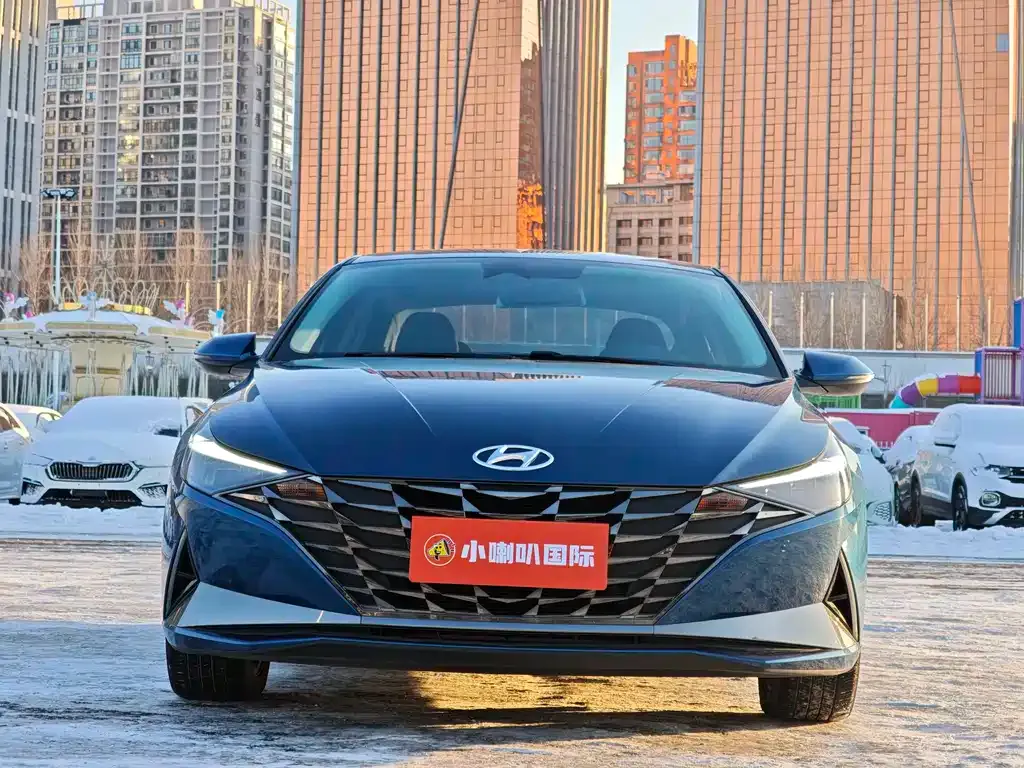 Hyundai Elantra — фото 2