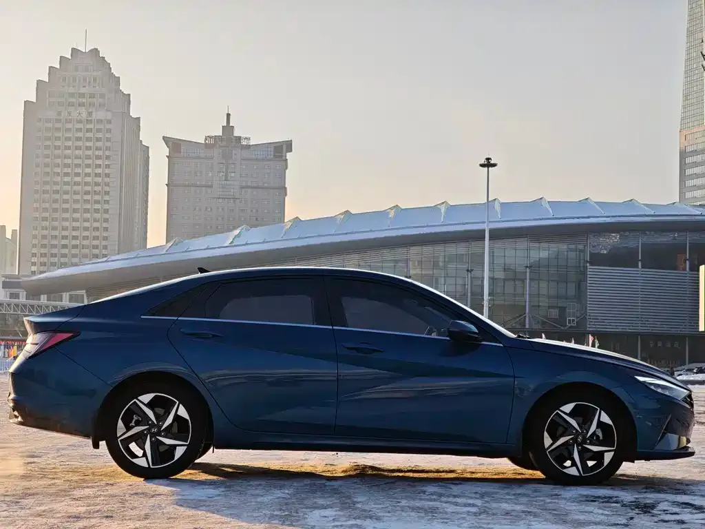 Hyundai Elantra — фото 3