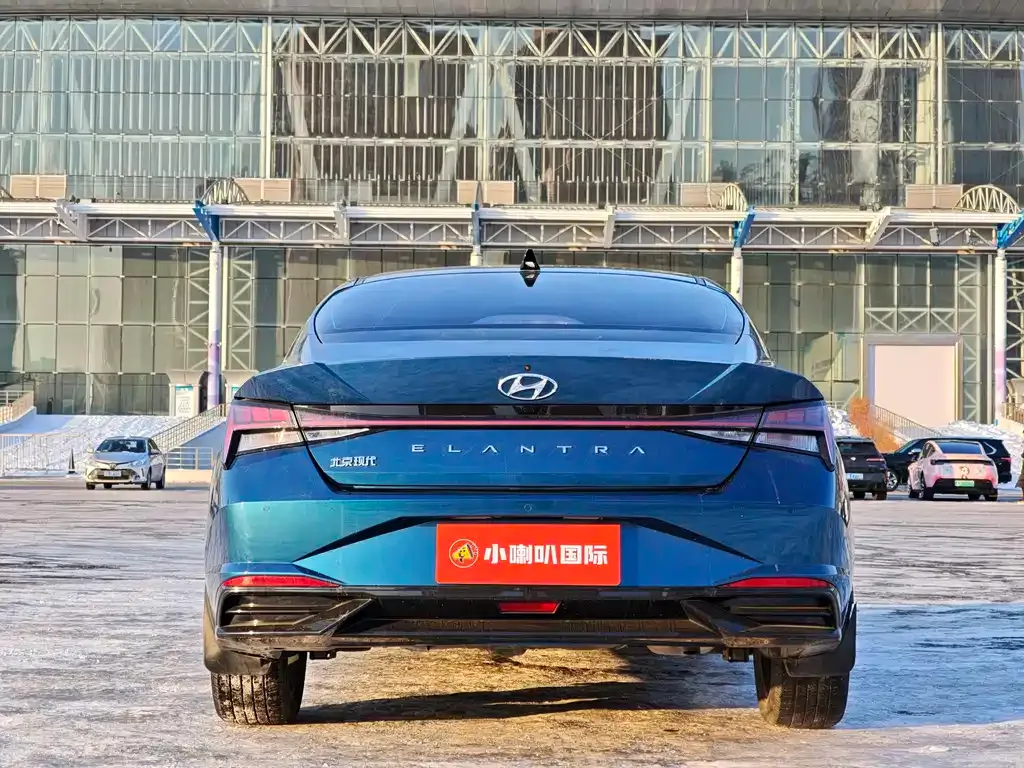 Hyundai Elantra — фото 5