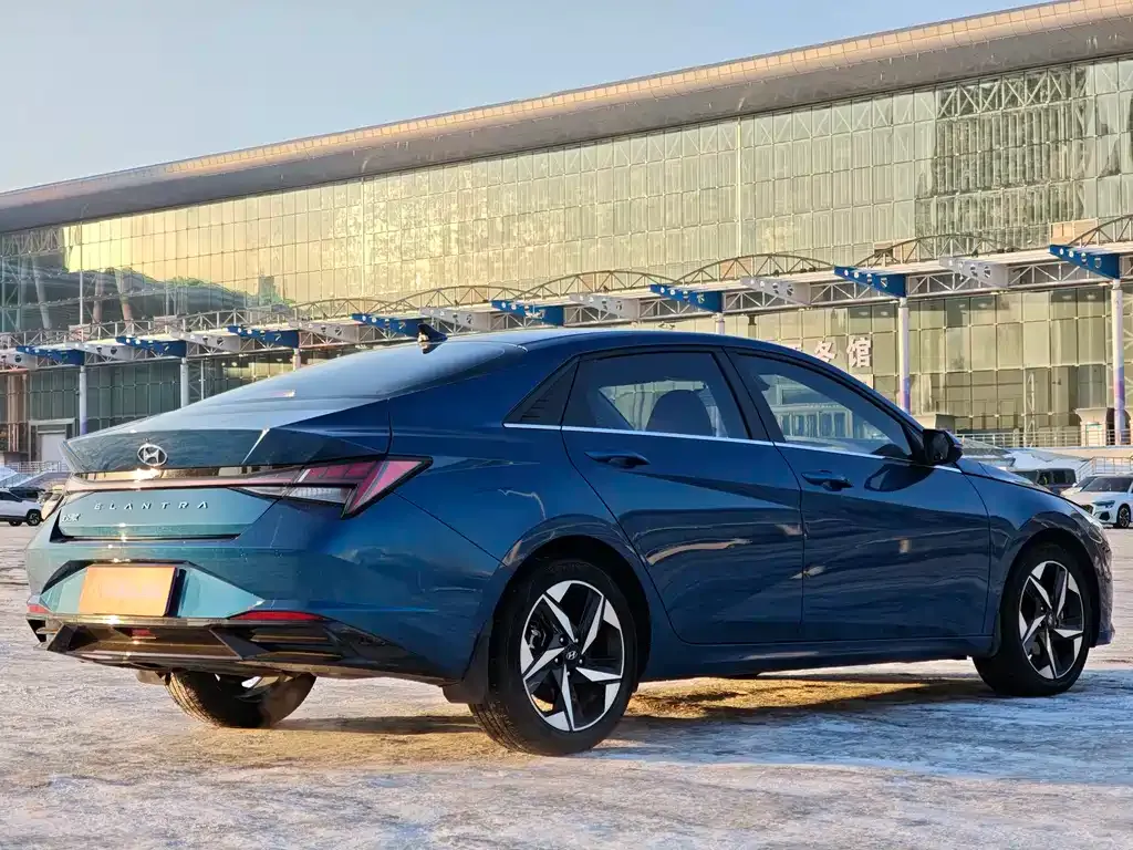 Hyundai Elantra — фото 8