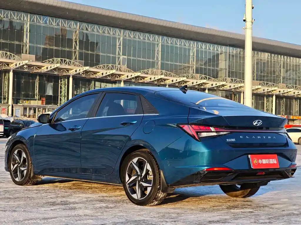 Hyundai Elantra — фото 10