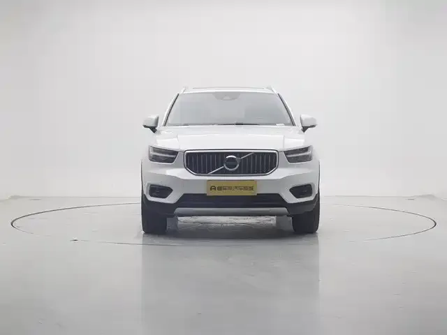 Volvo XC40 — фото 2