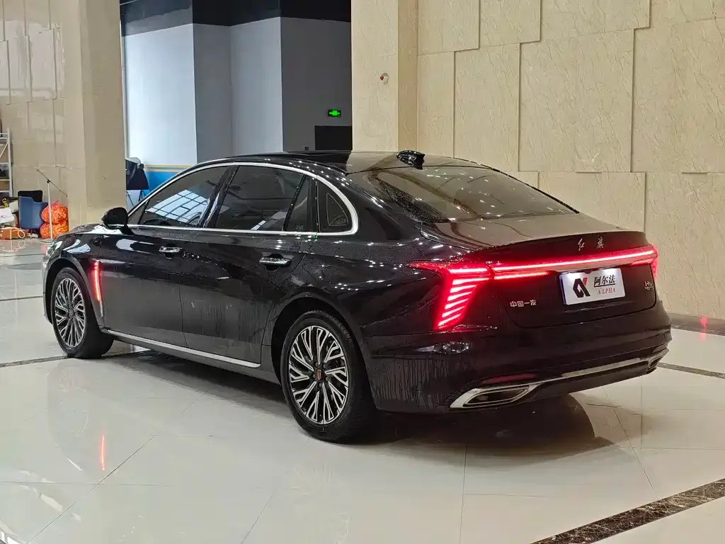 Hongqi H5 — фото 2