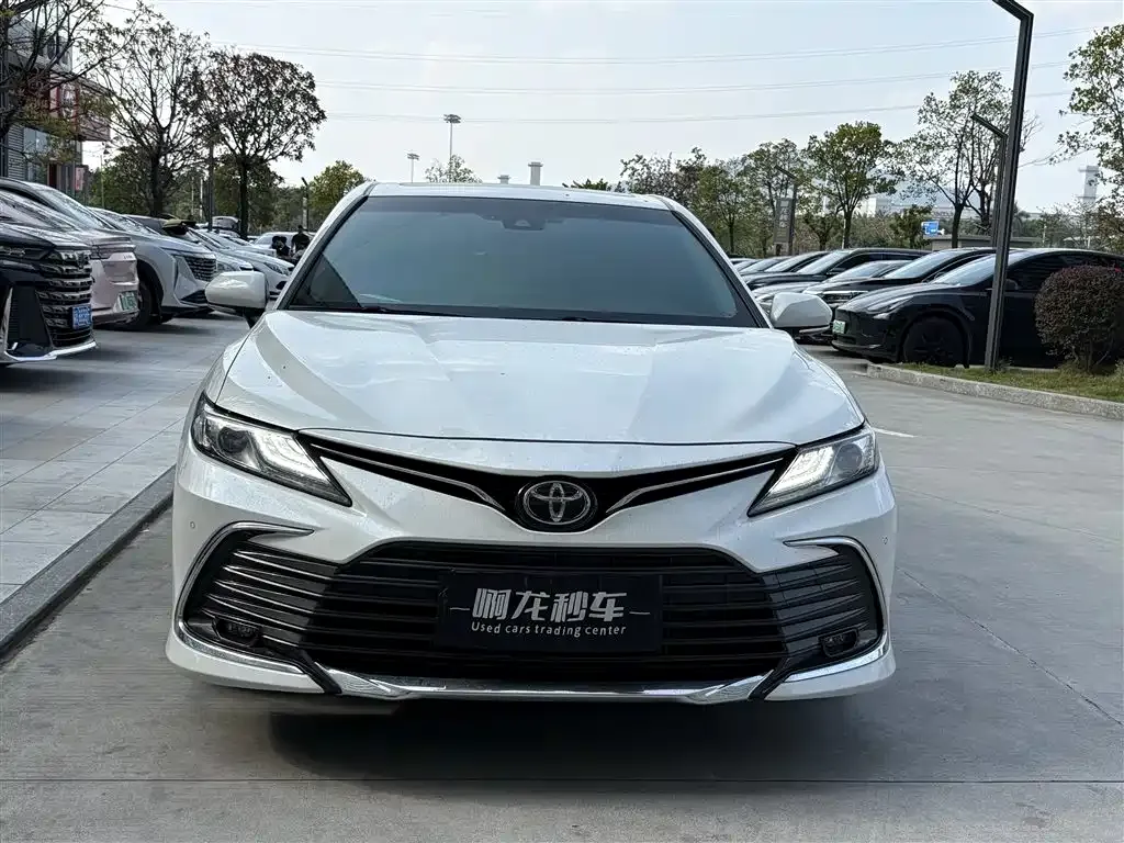 Toyota Camry — фото 9